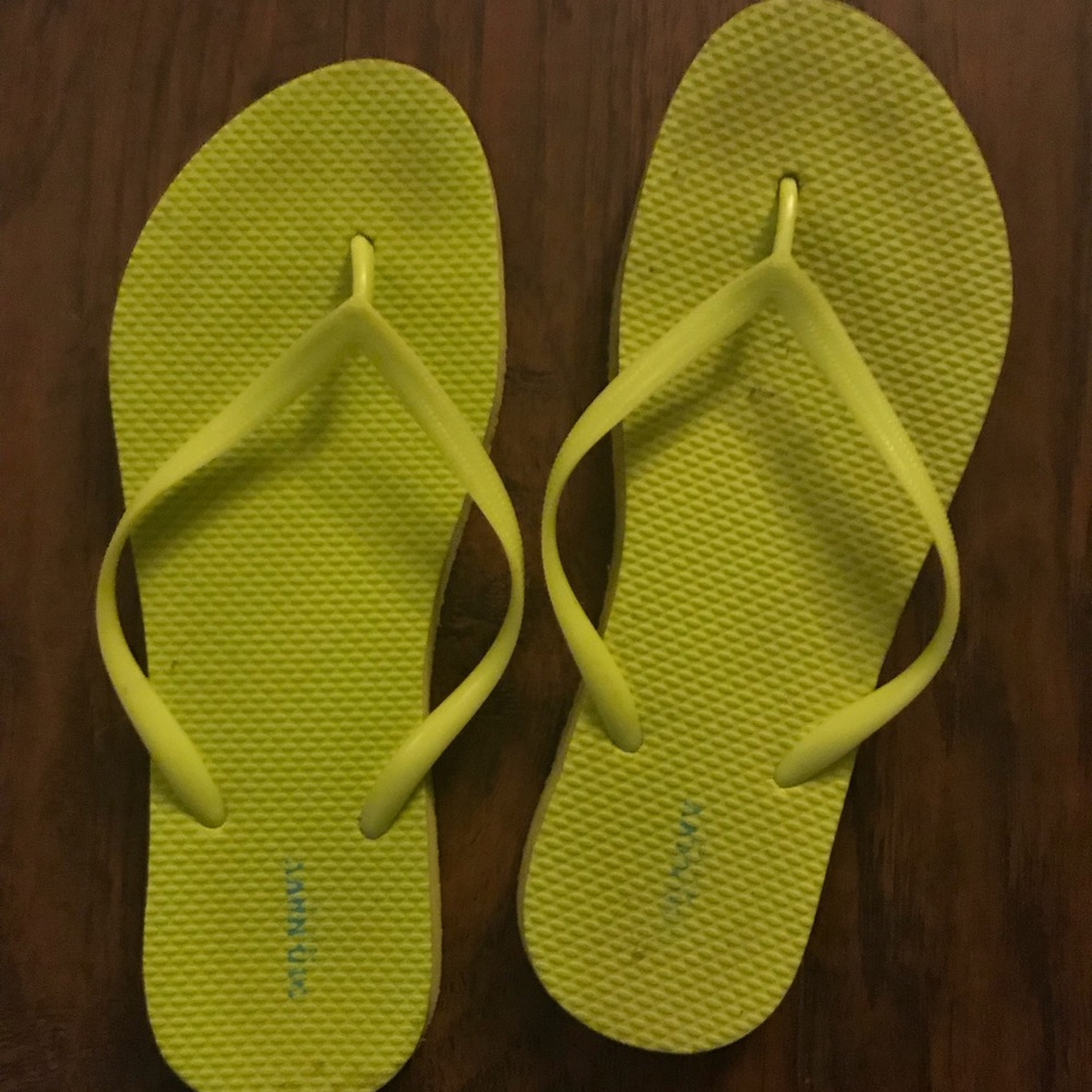 Size 10 flip flops